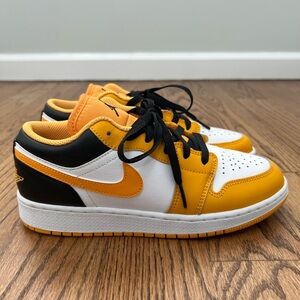 Nike Kids Sneakers - Yellow, Black, and White